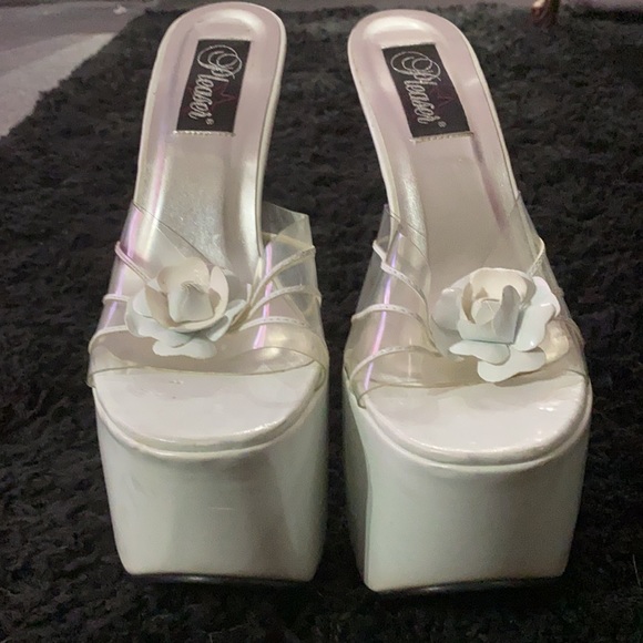 White platform pleasers - Picture 5 of 6